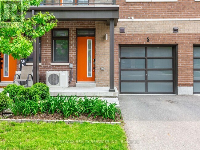 Building Photo - 5 Lachine St