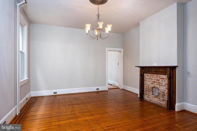Building Photo - 4018 Roland Ave