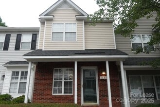 Building Photo - 1725 Forest Side Ln