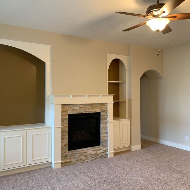 Building Photo - Desirable Home in Meridian with 3 Car Garage!