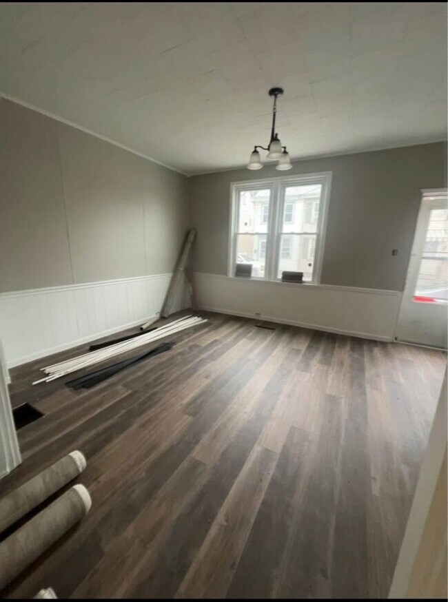 Building Photo - Coming soon!!!  Beautiful 3 Bedroom 1 and 1/2 Bathroom