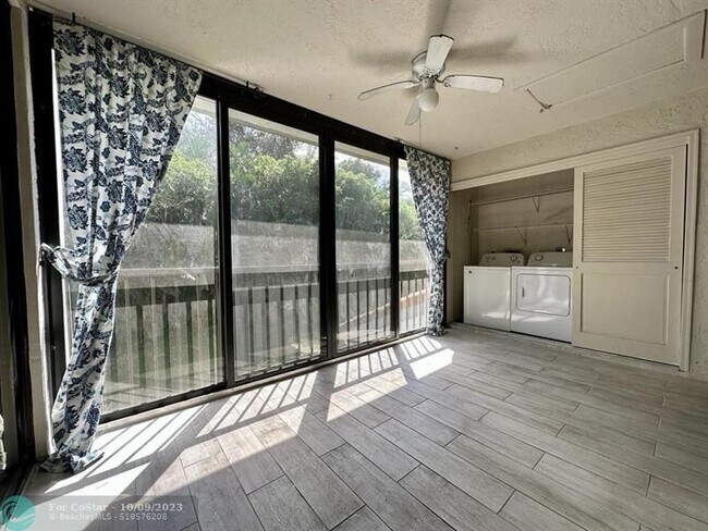 Building Photo - 5438 Verona Dr