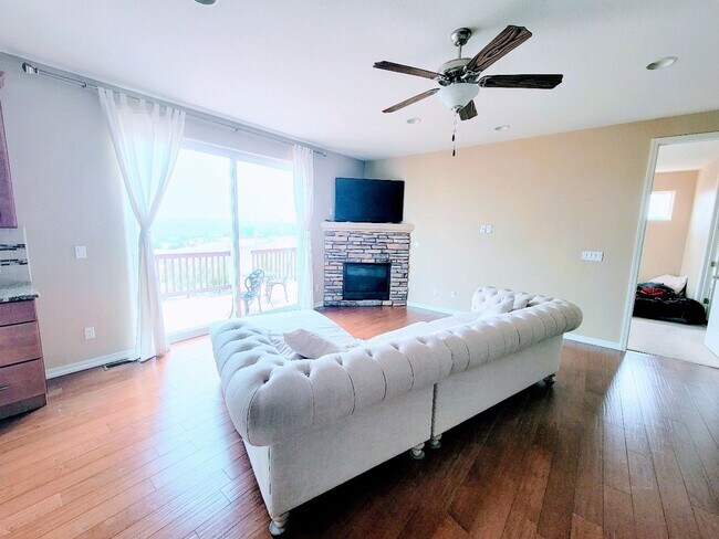 Foto del edificio - Immaculate 4-bedroom house in gated commun...