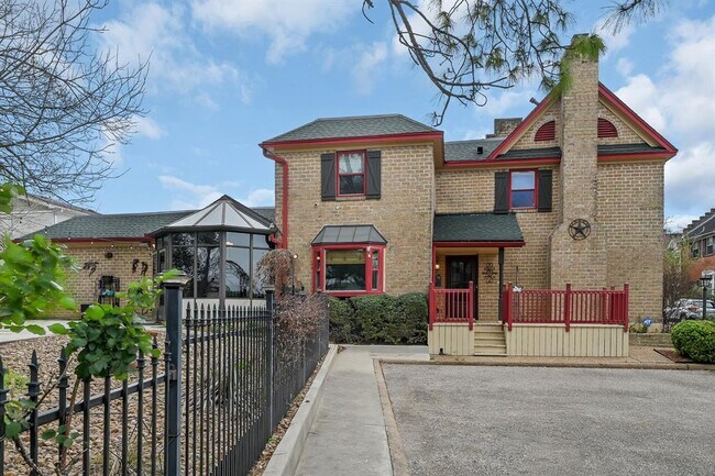 Building Photo - 1203 Saxony Ln