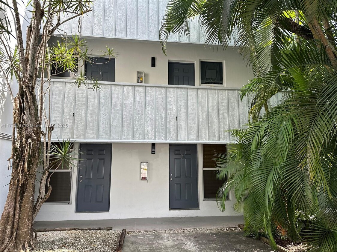 Foto principal - 3071 SW 27th Ave