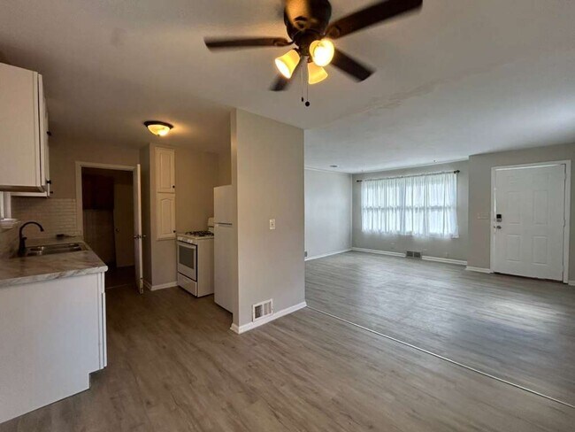 Foto del edificio - Tired of Moving Every Year? This Mentor Ho...