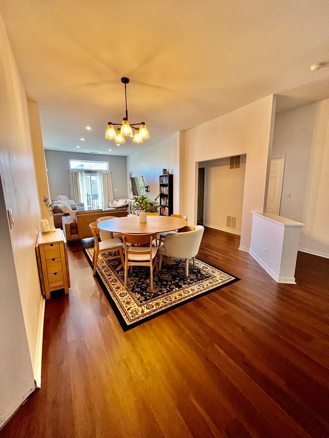 Foto del edificio - 2469 Wilton Ln