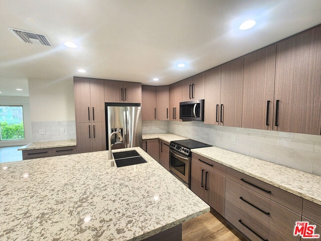 Building Photo - 19631 Bryant St