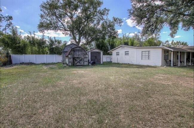 Building Photo - 1782 Pine Ave