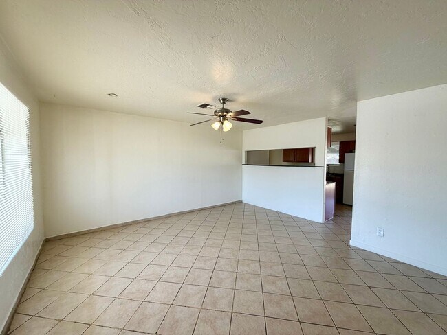 Foto del edificio - 3 Bedroom Gem with large bonus room and RV gate! No HOA