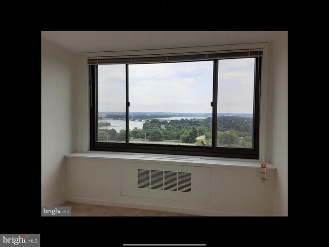 Foto del edificio - 1011 Arlington Blvd
