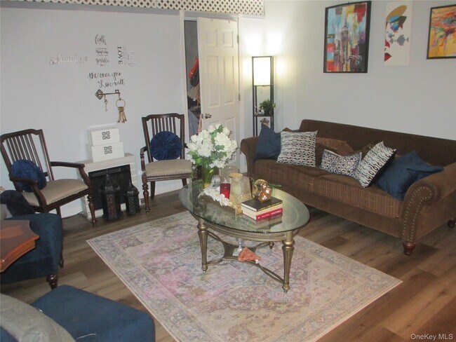 Foto del edificio - 31 Richard Ct