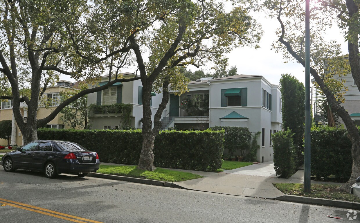 Building Photo - 810 E Doran St