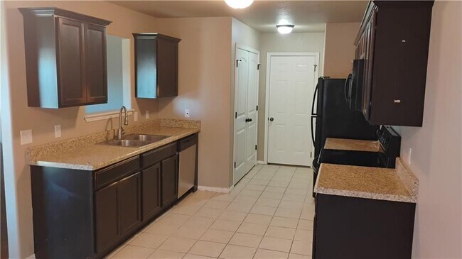 Foto del edificio - 100 Willow Dr