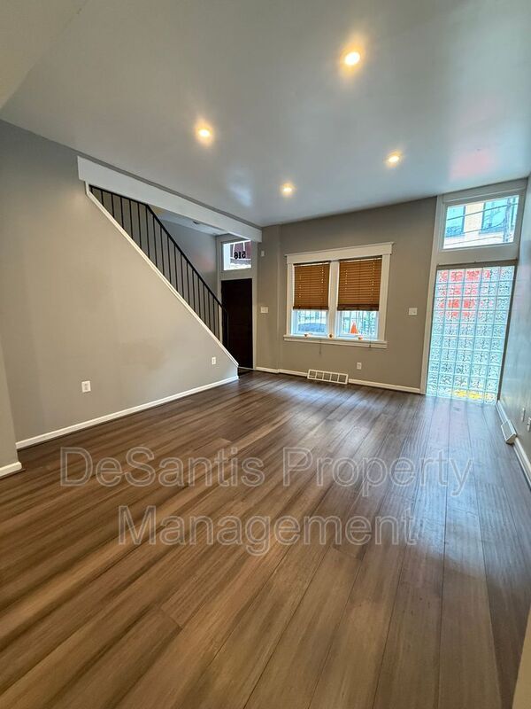 Building Photo - 516 E North Ave