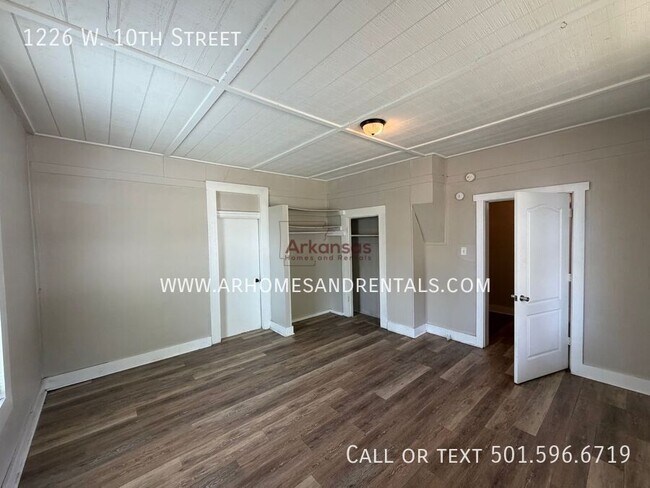 Foto del edificio - 1226 W 10th St