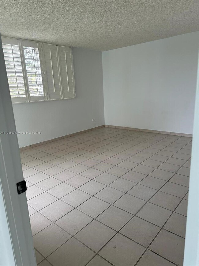 Foto del edificio - 447 NE 195th St