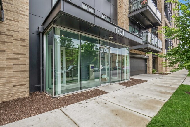 Building Photo - 1701 W Webster Ave