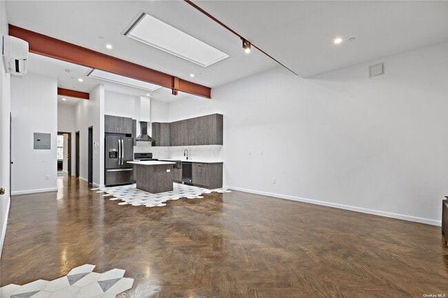 Building Photo - 2610 3rd Ave