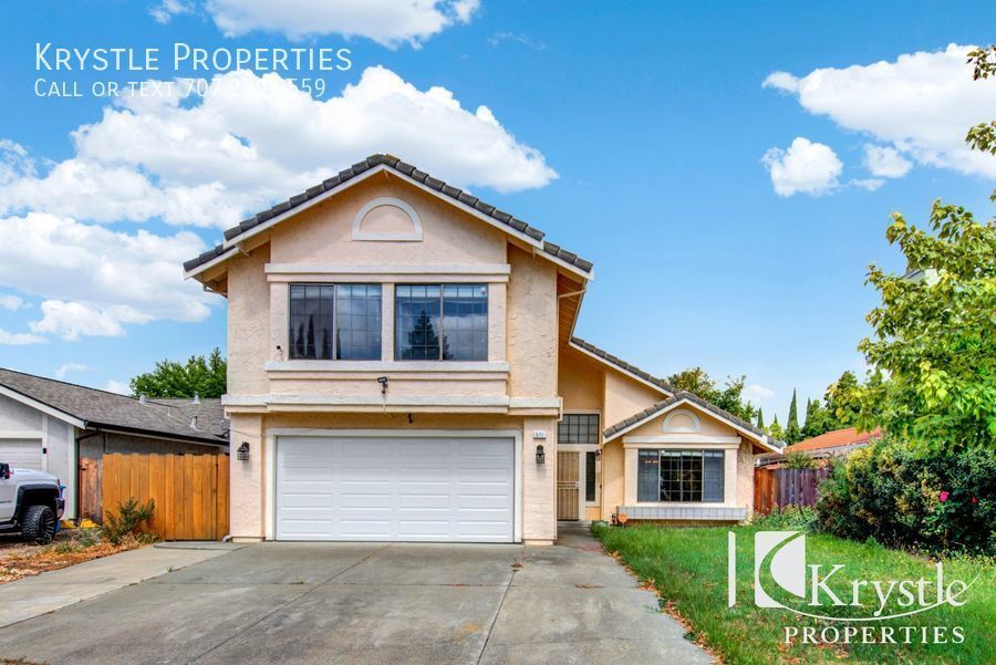 Primary Photo - Gorgeous home in excellent Napa school dis...