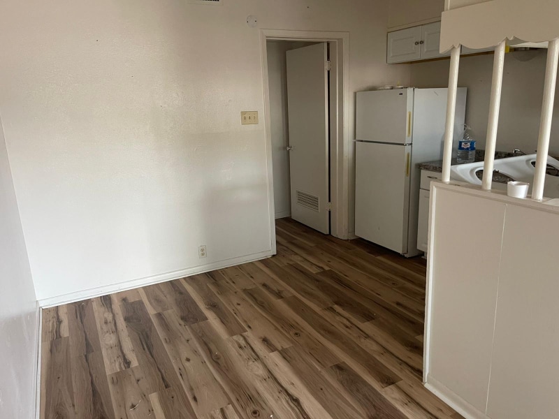 Primary Photo - 414 E Avenue A