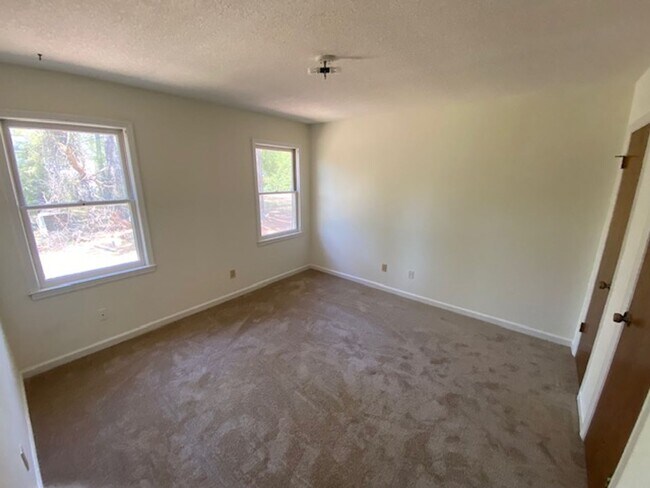Building Photo - 2725 A/B Pleasant Ridge