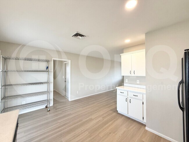 Building Photo - 329 N 69th Ave