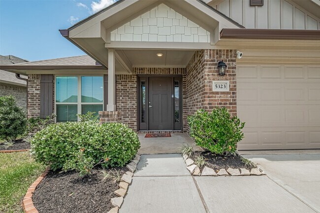 Foto del edificio - 5323 Vermilion Ct