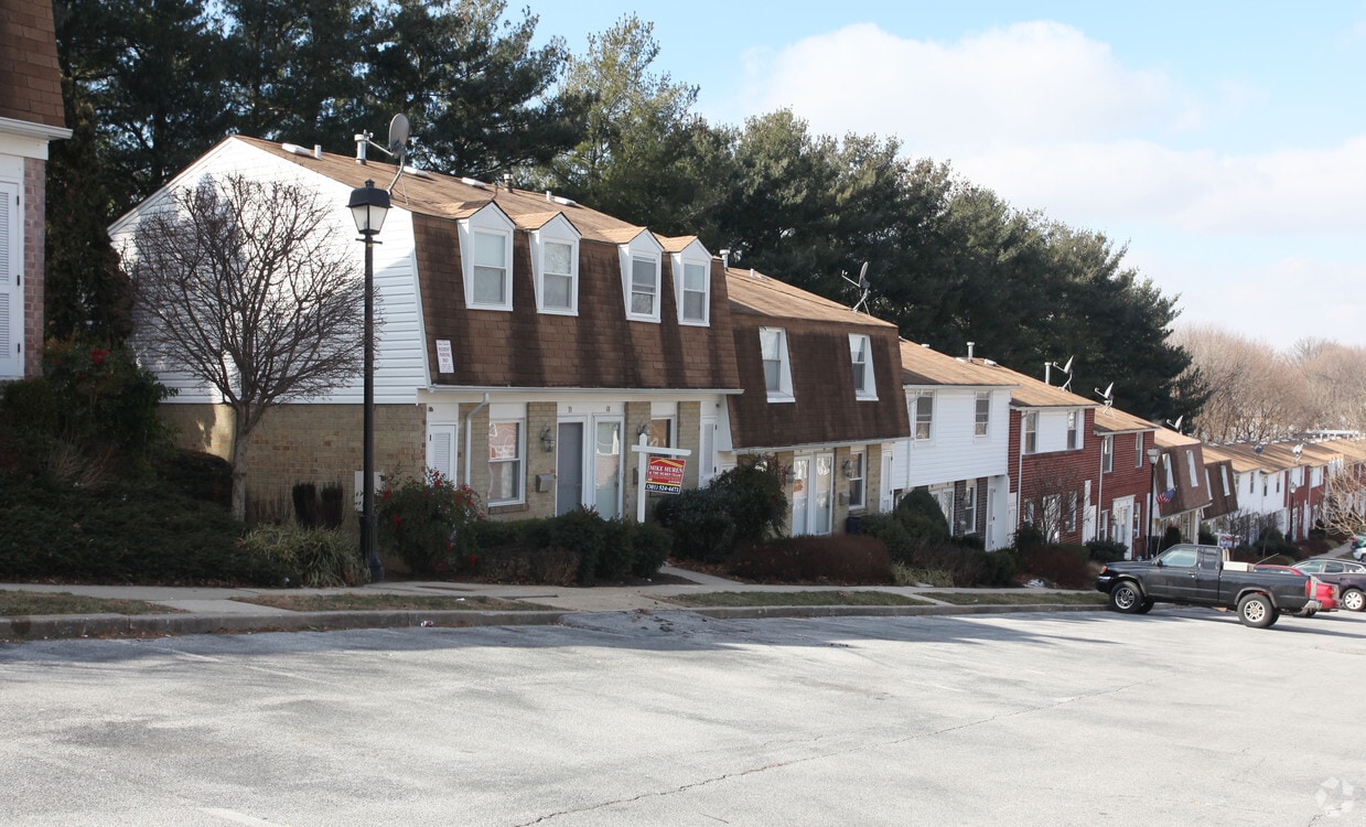 Building Photo - Hillcrest View Townhomes