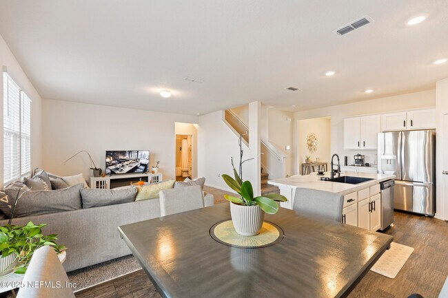 Foto del edificio - 2411 Oak Stream Dr