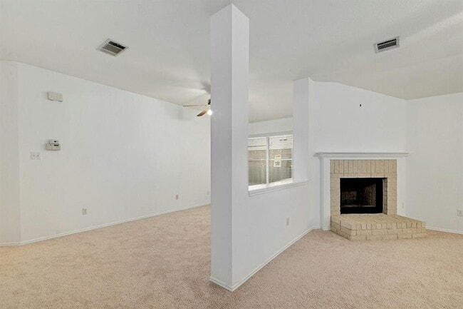 Foto del edificio - 8605 Ganttcrest Dr