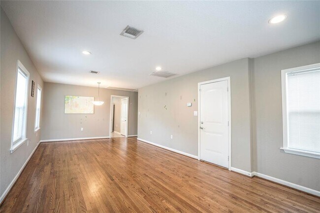 Building Photo - 3415 Rosedale St