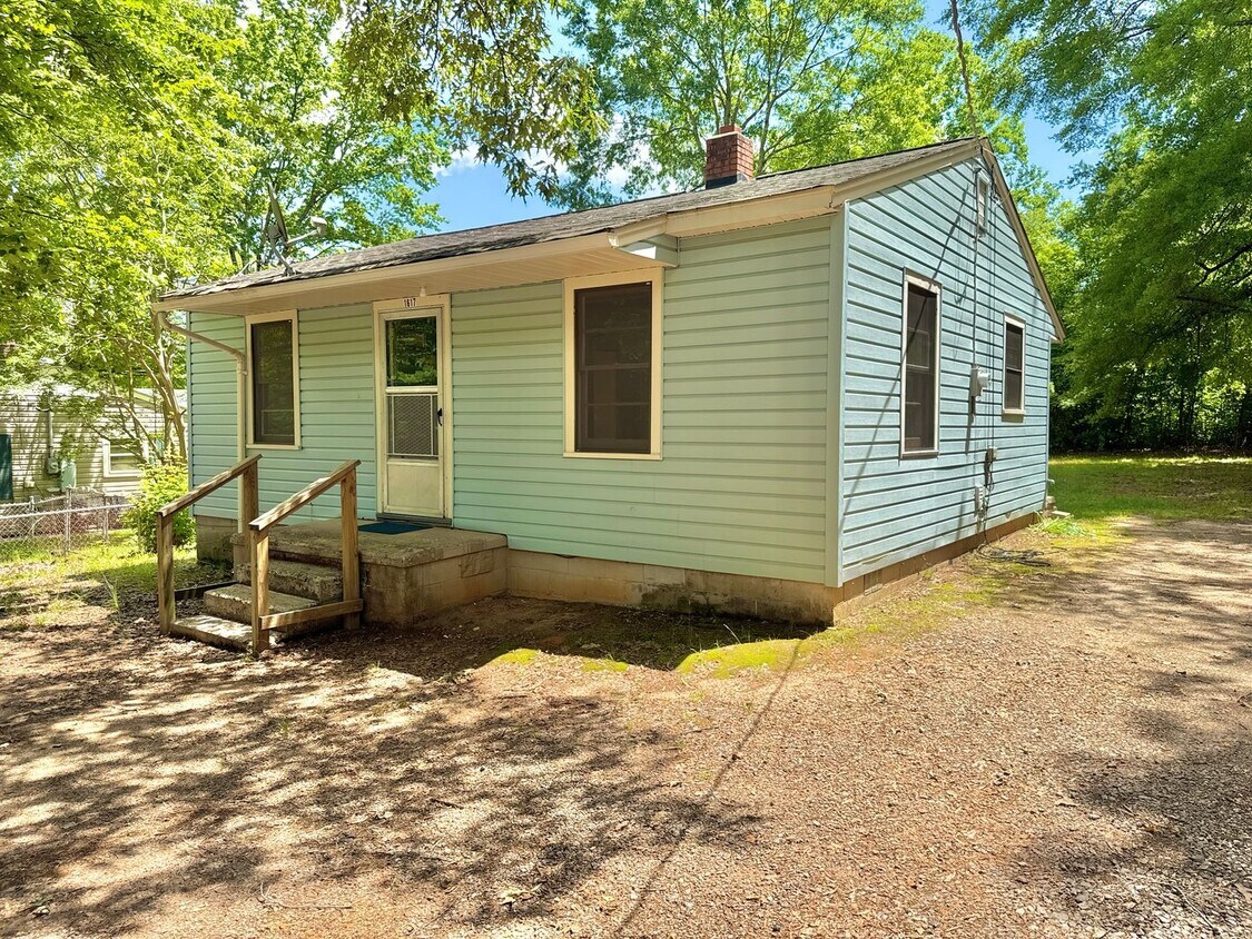 Foto principal - Statesville West - 2BR/1BA