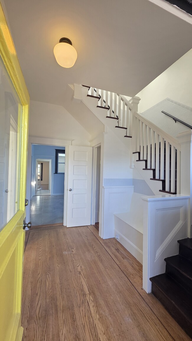 Building Photo - 1590 Underwood Ave