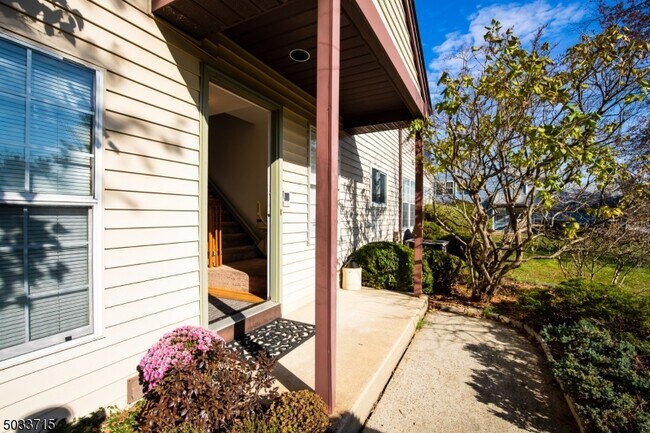 Building Photo - 59 Yorkshire Dr