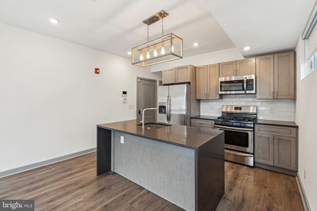 Building Photo - 415 W Berks St