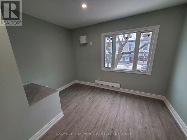 Photo du bâtiment - 3 King St E