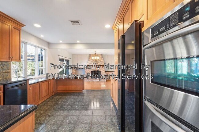 Building Photo - 28 Turtle Rd