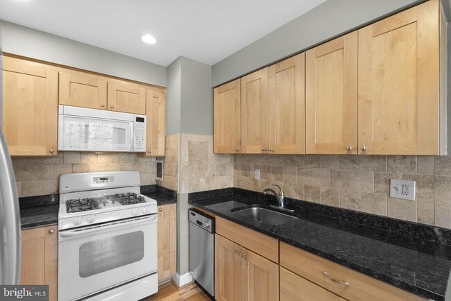 Building Photo - 7753 Patriot Dr