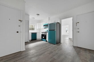 Building Photo - 33 E 42nd St