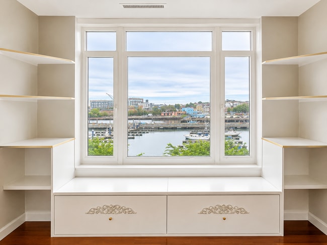 Building Photo - 100 Harborview Dr