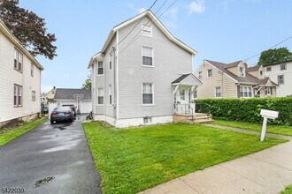 Building Photo - 60 Searing St