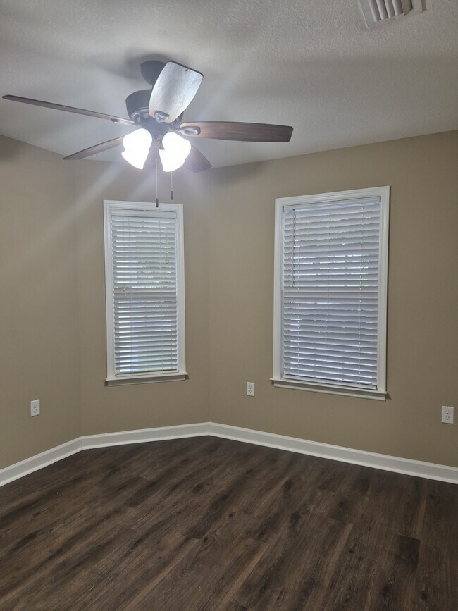 Foto del edificio - 4028 Glen Laurel Dr N
