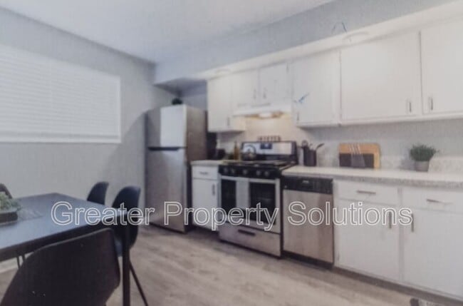 Building Photo - 5015 NW Kalivas Cir