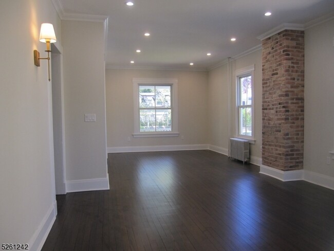 Building Photo - 27 Midland Ave