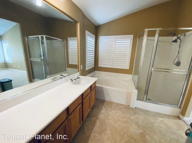 Building Photo - 4 br, 3.5 bath House - 917 Montague Cir