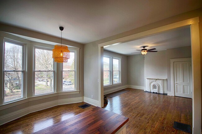 Foto del edificio - 2038 Bonnycastle Ave