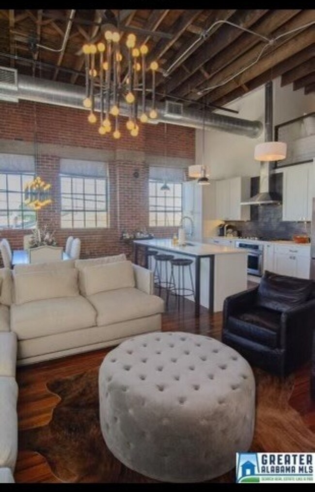 Foto del edificio - BIRMINGHAM DOWNTOWN CONDO FOR LEASE