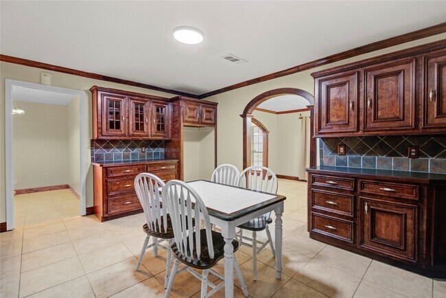 Foto del edificio - 8565 Ridgepoint Dr