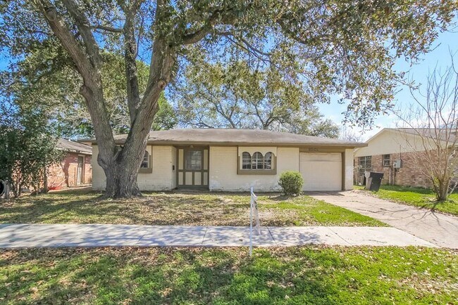 Building Photo - 11747 Murr Way